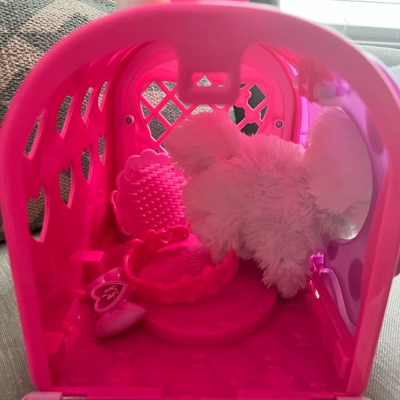 Disney Minnie's Happy Helpers Pet Carrier with Puppy & accessories Set Pink - Picture 5 of 13